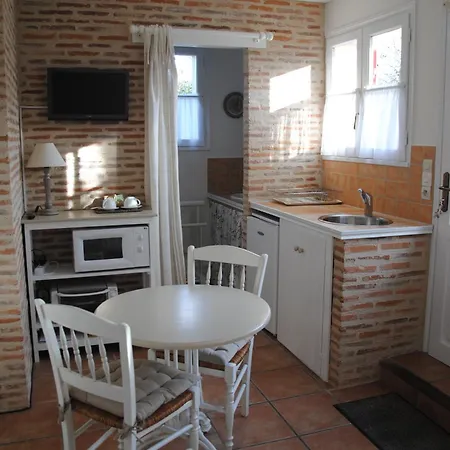 Les De La Loge فندق مبيت وإفطار 3*