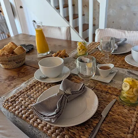 Les De La Loge Couette-café 3*