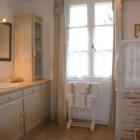Les De La Loge Bed & Breakfast 3*