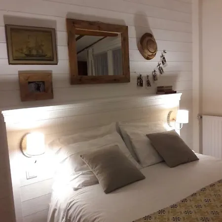 فندق مبيت وإفطار Les De La Loge 3*